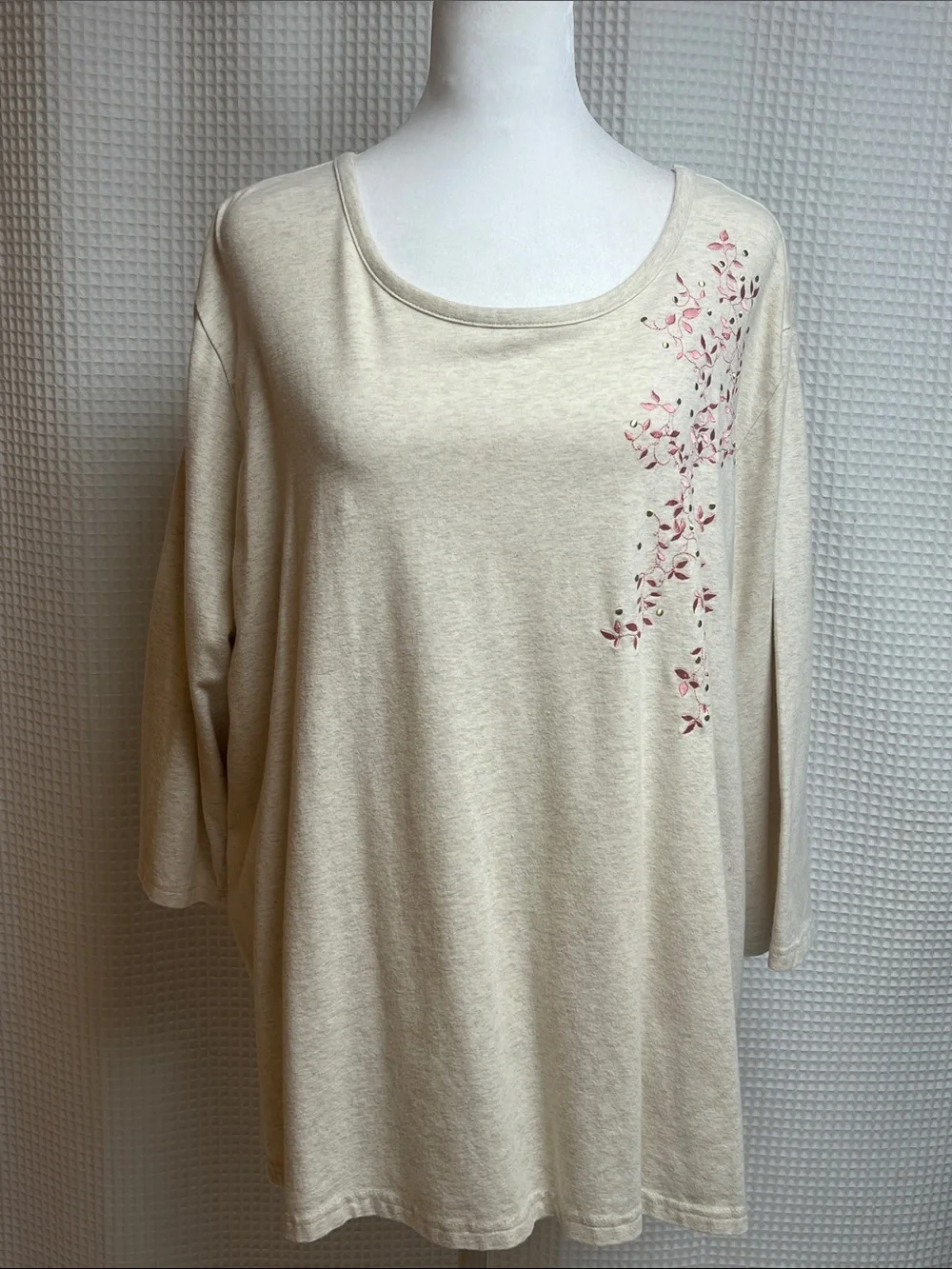 Denim&Co-2X Embroidered Cream Women's Scoop Neck Top with Pink Leaf Detail